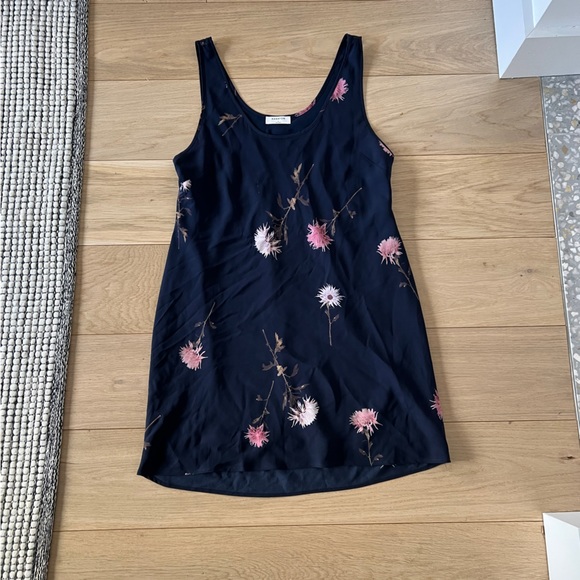 Babaton Dresses & Skirts - Babaton mini sun dress